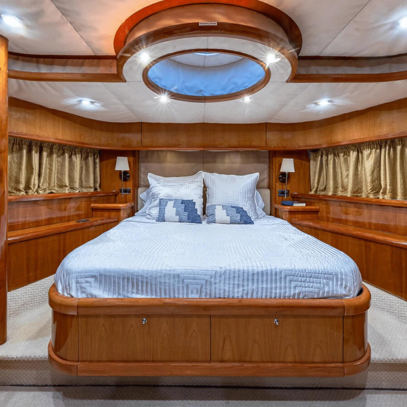 82' Sunseeker Manhattan "J&J" - ZEUS XI - Luxury Yachts